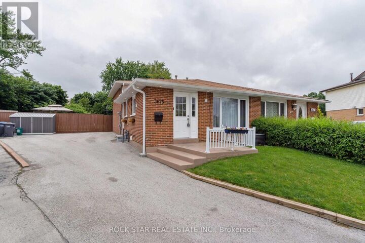 Property Photo:  3675 Glencolin Court Upper  ON L5C 2G3 