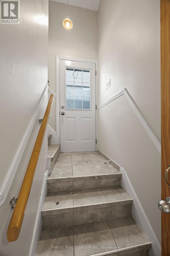 Property Photo:  329 Thompson Road 2  ON N5Z 2Z4 