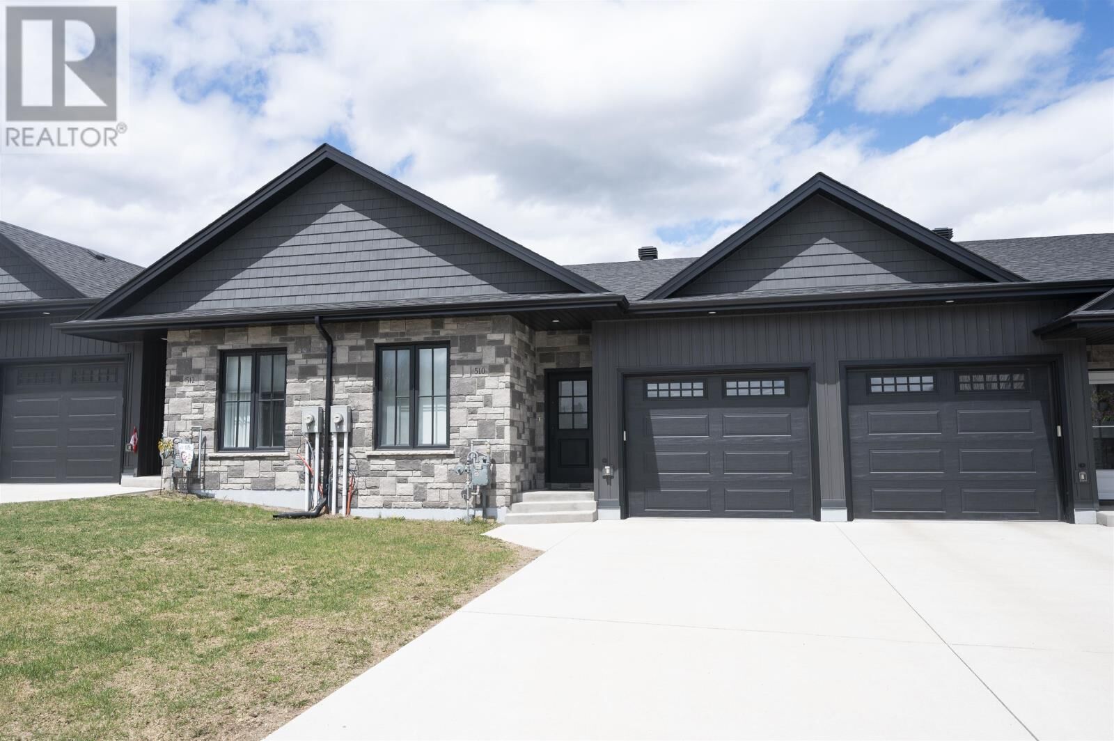 Property Photo:  510 Gemstone Drive  ON P7G 2S5 