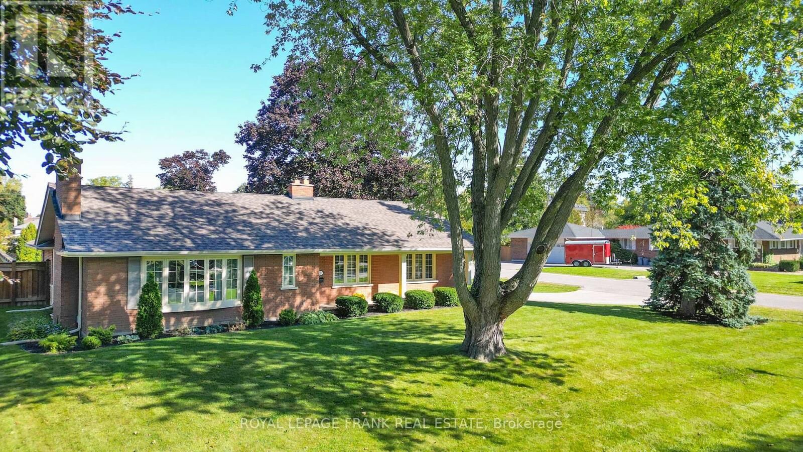 Property Photo:  401 Fairview Drive  ON L1N 3A9 