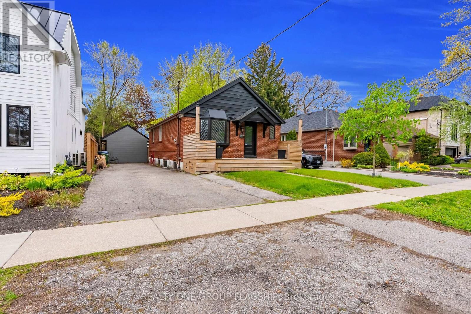 Property Photo:  19 Yorkview Drive  ON M8Z 2G1 