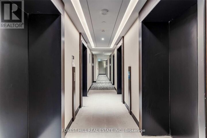 Property Photo:  2221 Yonge Street 5211  ON M4S 2B4 