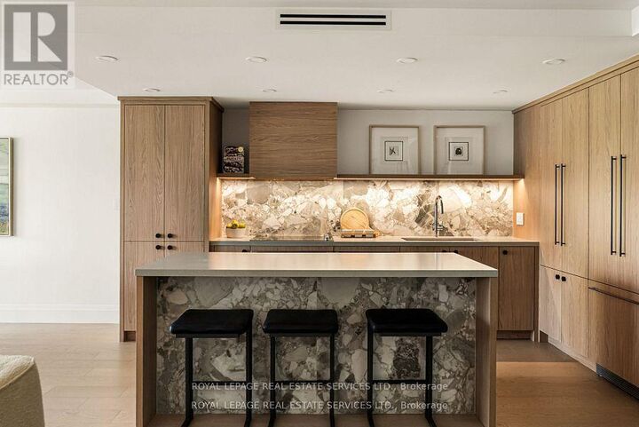 Property Photo:  349 St Clair Avenue West 402  ON M5P 1N3 