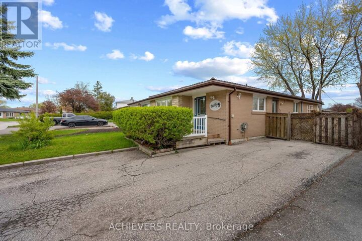 Property Photo:  39 Danesbury Crescent  ON L6T 1T2 