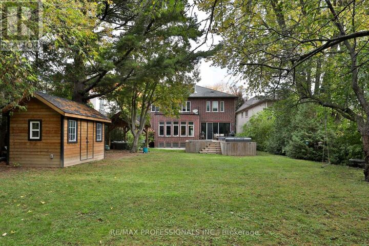 Property Photo:  52 Bonnyview Drive  ON M8Y 3G6 