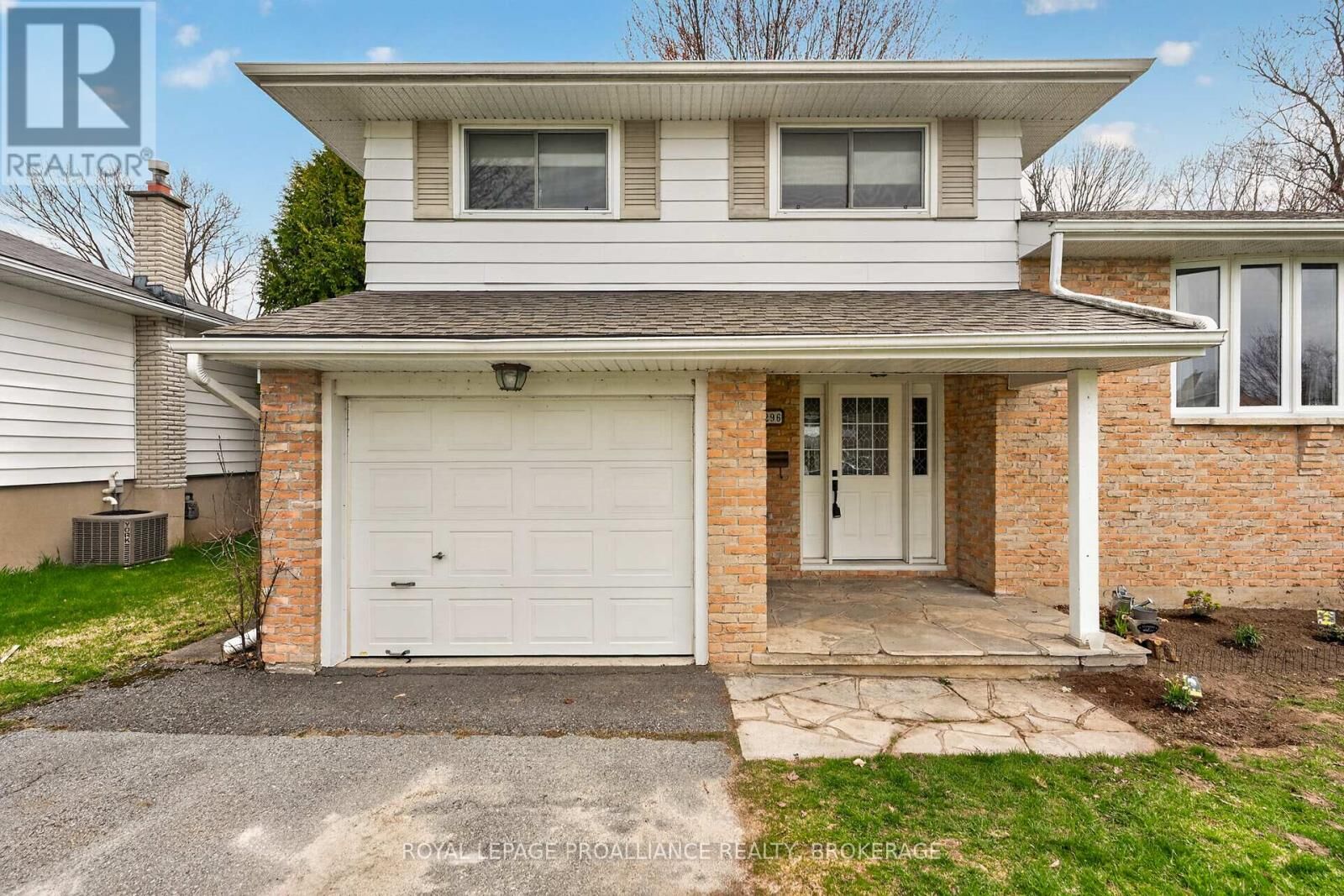 Property Photo:  296 Olympus Avenue  ON K7M 4T9 