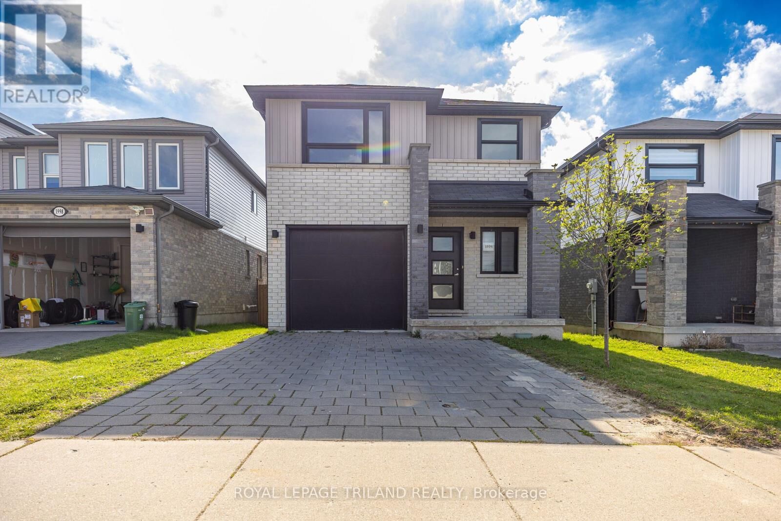 Property Photo:  1994 Foxridge Crescent  ON N6G 0L8 