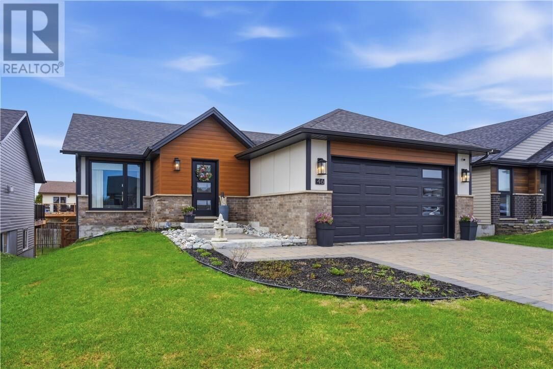 Property Photo: 46 Meadowgreen Drive ON P3L 0B1