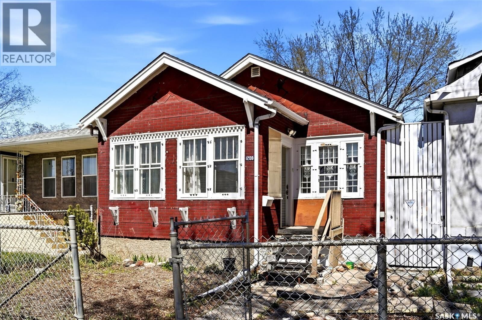 Property Photo:  1206 Victoria Avenue  SK S4P 0N9 