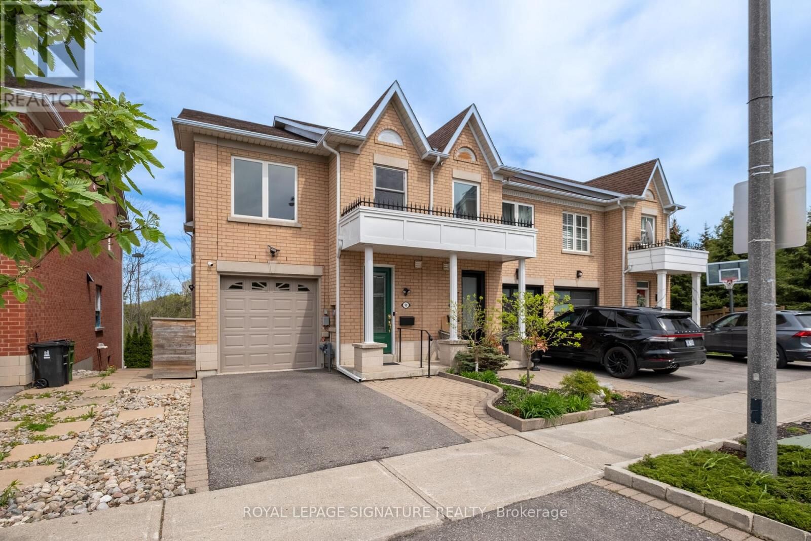 Property Photo:  98 Dallimore Circle  ON M3C 4C5 