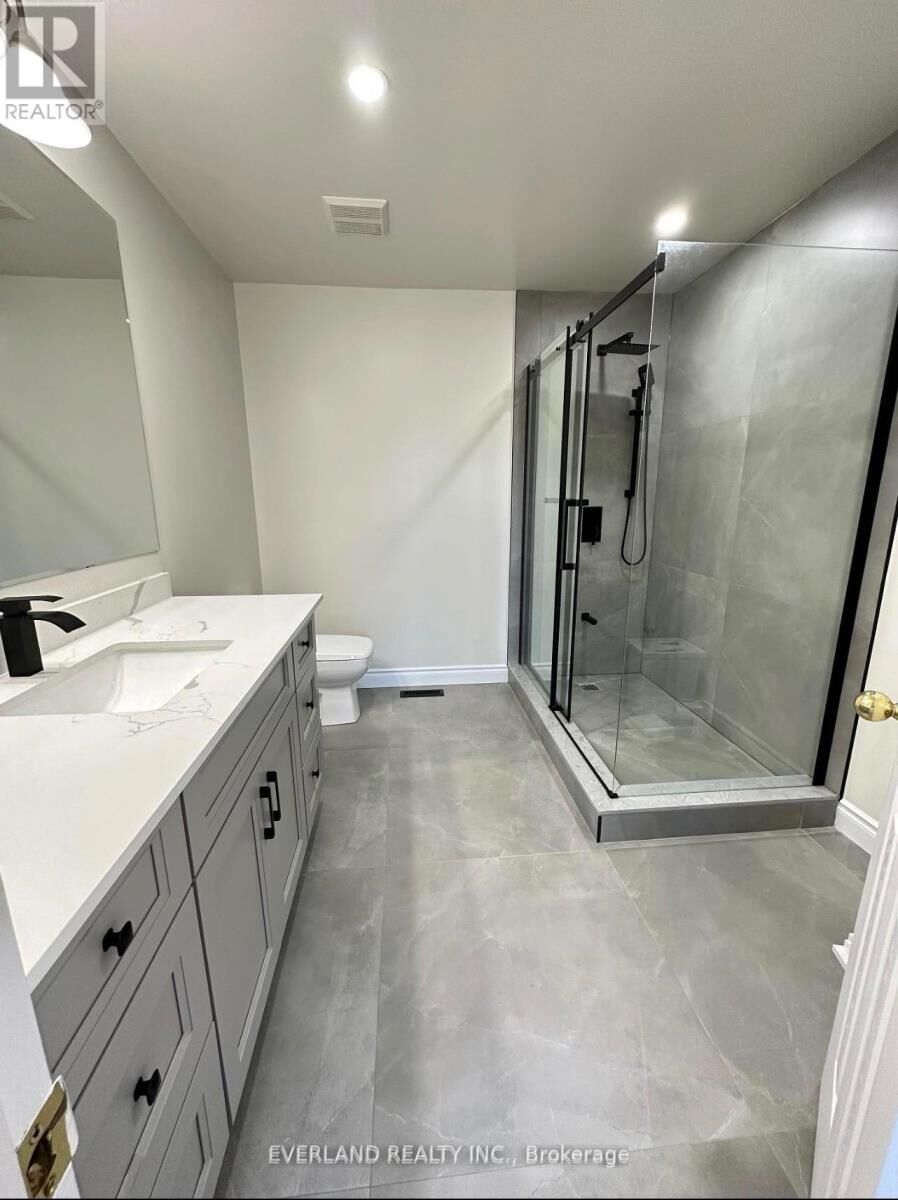 Property Photo:  7 Bassett Avenue  ON L4B 4M8 