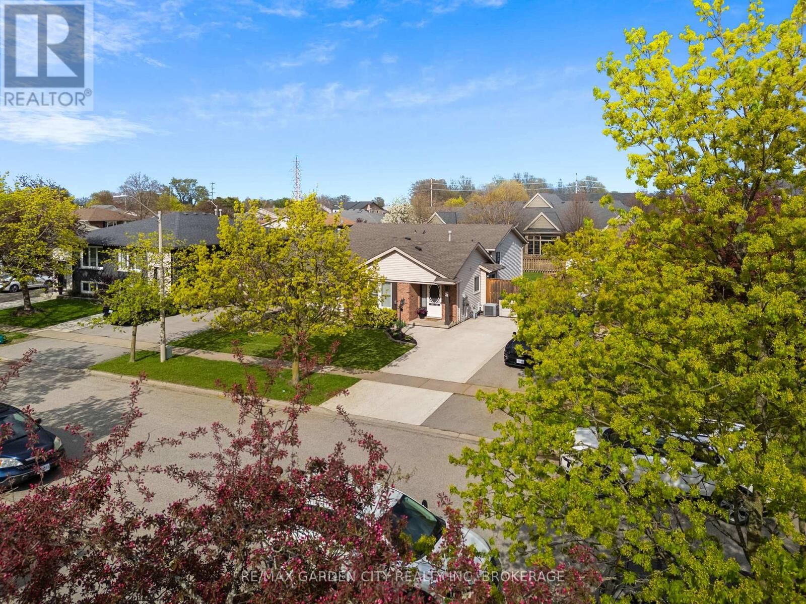 Property Photo:  28 Fox Trail Drive  ON L2S 3T7 