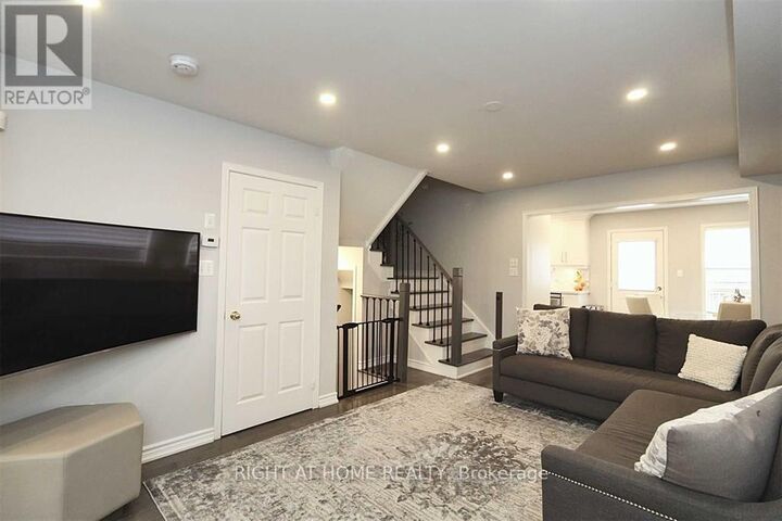 Property Photo:  70 Keystar Court  ON L4H 0G9 