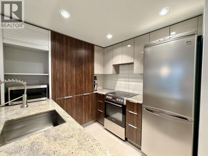 Property Photo:  1088 Richards Street 407  BC V6B 0J8 