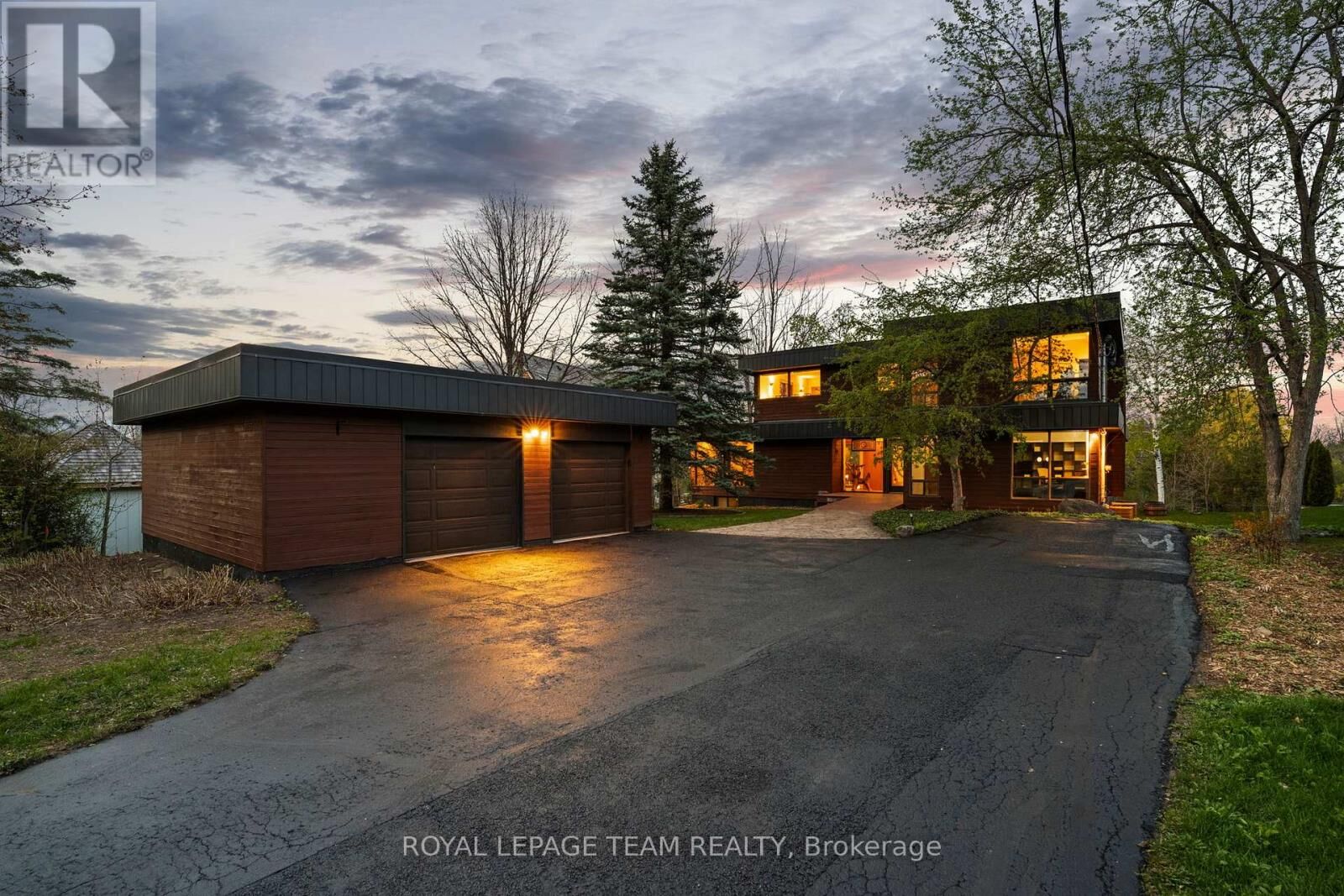 Property Photo:  5657 Manotick Main Street  ON K4M 0T6 