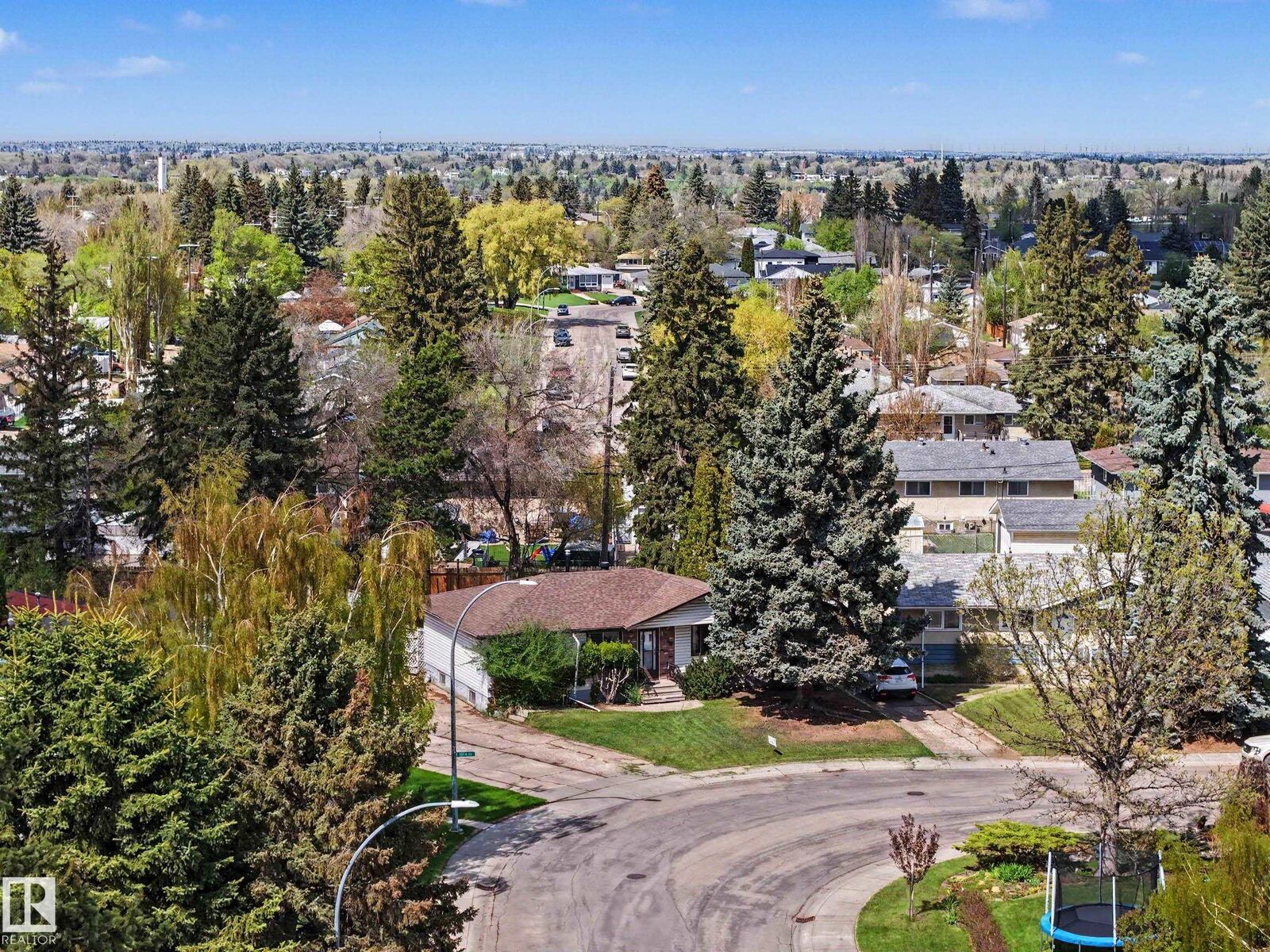 Property Photo:  4728 102A Avenue NW  AB T6A 0R1 