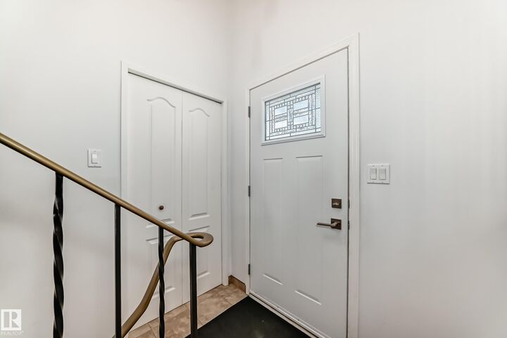 Property Photo:  11812 139 Avenue NW  AB T5X 4J5 