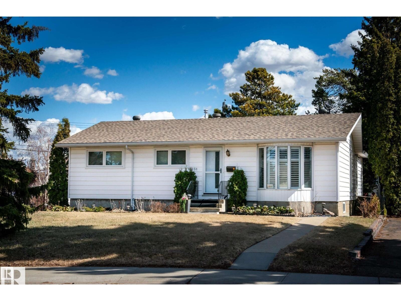 Property Photo:  10231 46 Street NW  AB T6A 1X9 