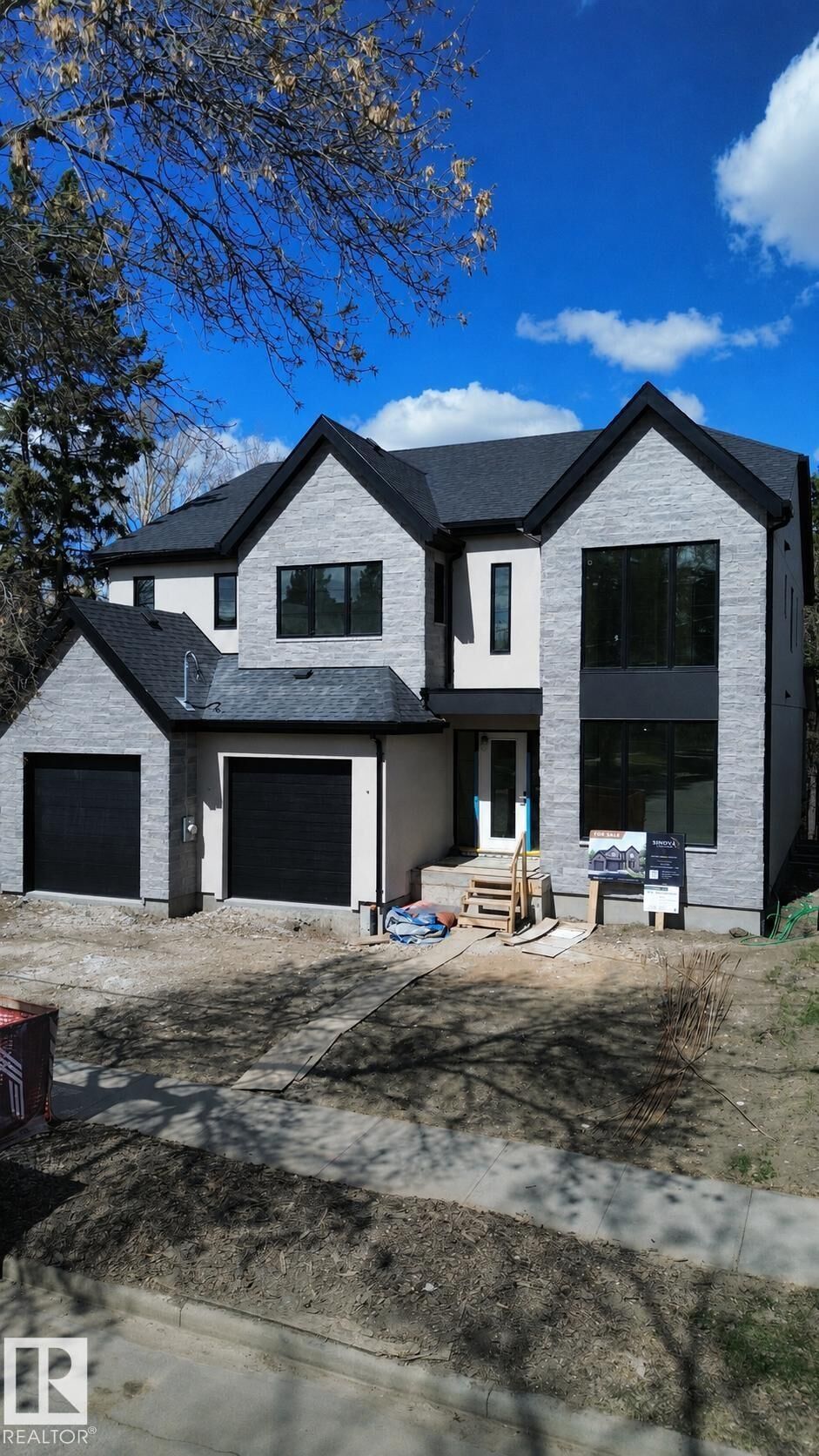 Property Photo:  14702 Park Drive NW  AB T5R 5V4 