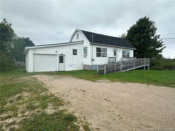 8 Old Harvey Road — photo 1