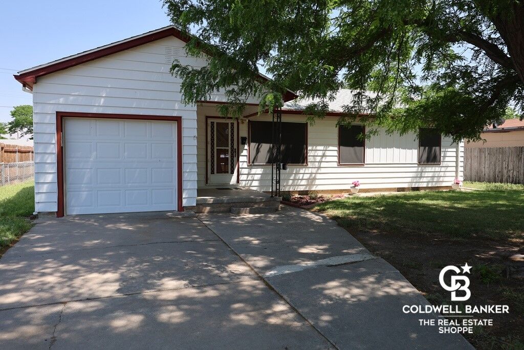 Property Photo:  1506 A Street  KS 67846 