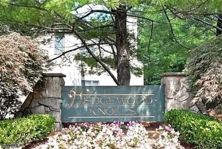 Property Photo:  7 Dogwood Ct 7  NJ 07424 
