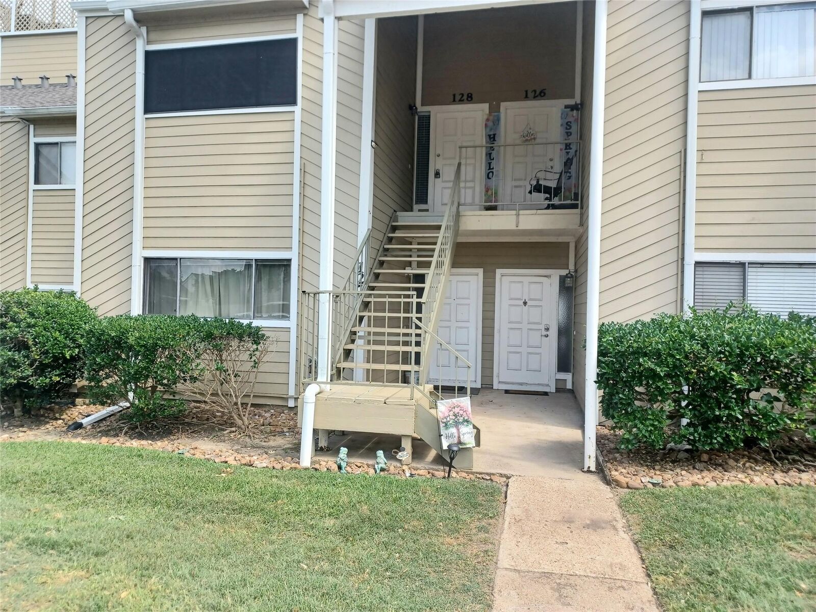 Property Photo: 128 April Point Drive S TX 77356