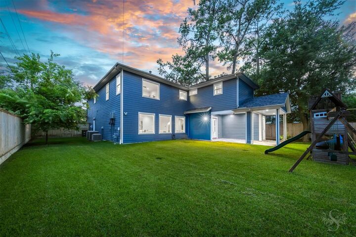 Property Photo:  818 Lamonte Lane  TX 77018 