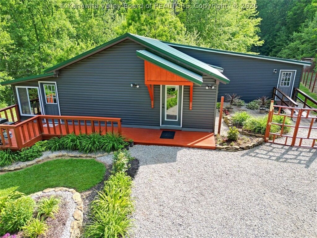 Property Photo:  121 Garden Street  WV 25564 