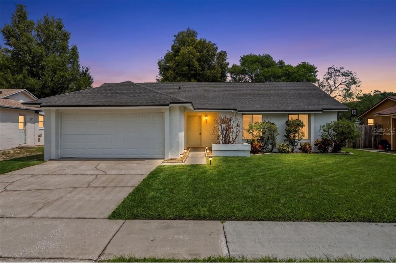 Property Photo: 4711 White Willow Lane FL 32808