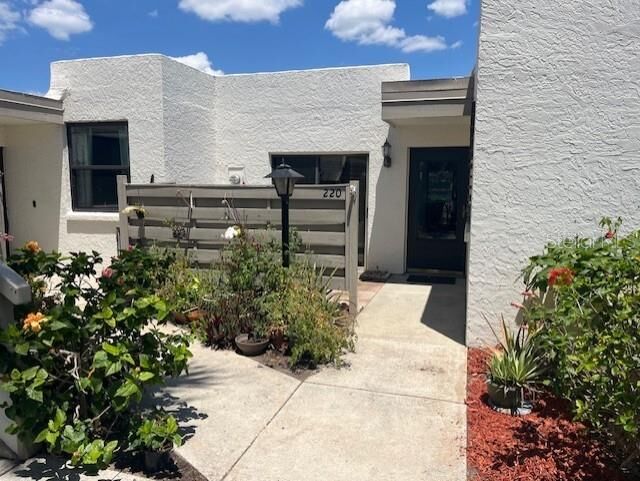 Property Photo:  220 Lakewood Drive  FL 34210 