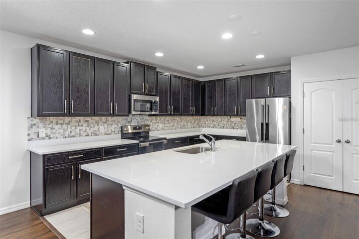Property Photo: 189 Luxmore Road FL 34736
