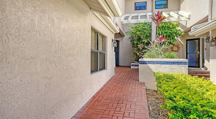 Property Photo: 1632 Starling Drive 101 FL 34231