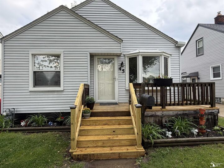 Property Photo:  45 Cleveland Street  MI 48183 