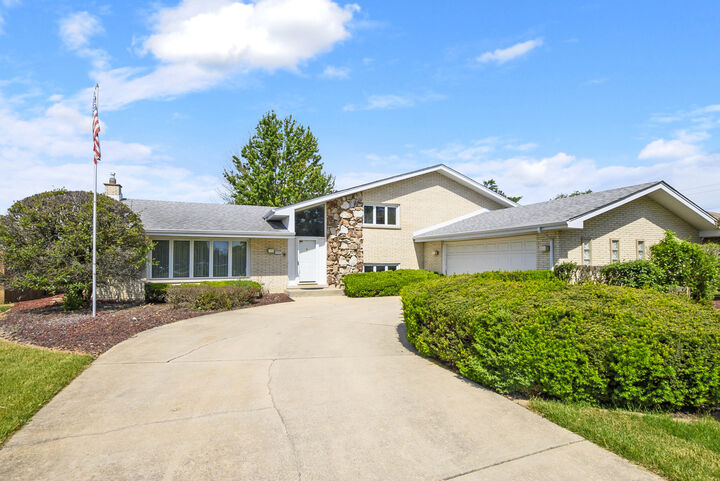 Property Photo: 15542 Narcissus Lane IL 60462