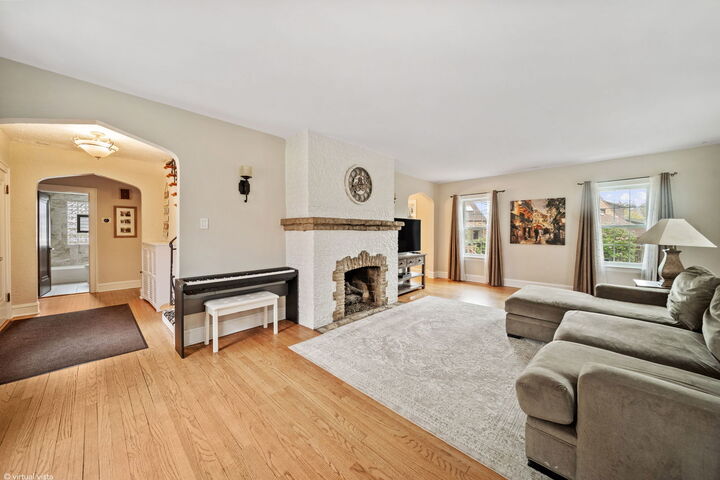 Property Photo:  397 S Holly Avenue  IL 60126 