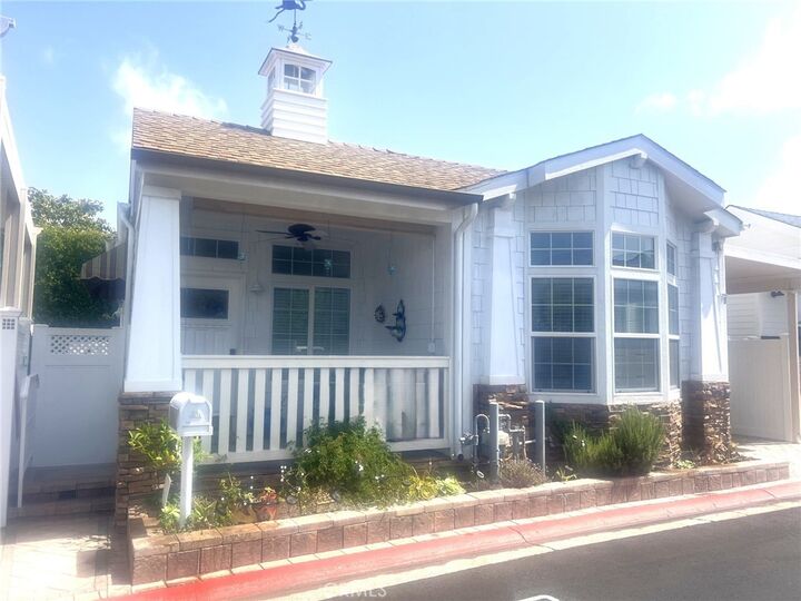 Property Photo:  252 Mayflower  CA 92660 