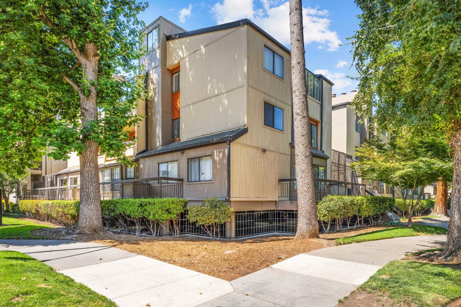 Property Photo:  1828 K Street L2  CA 95811 
