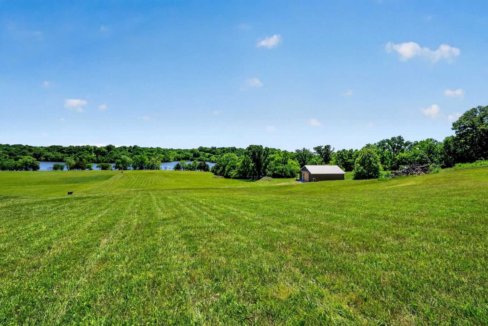 Property Photo: 404 Lakeview Rd TN 37066