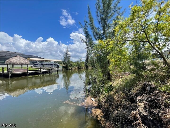 Property Photo:  2111 SW 17th Place  FL 33991 