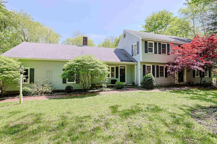 Property Photo: 19 Winterberry Drive NH 03031