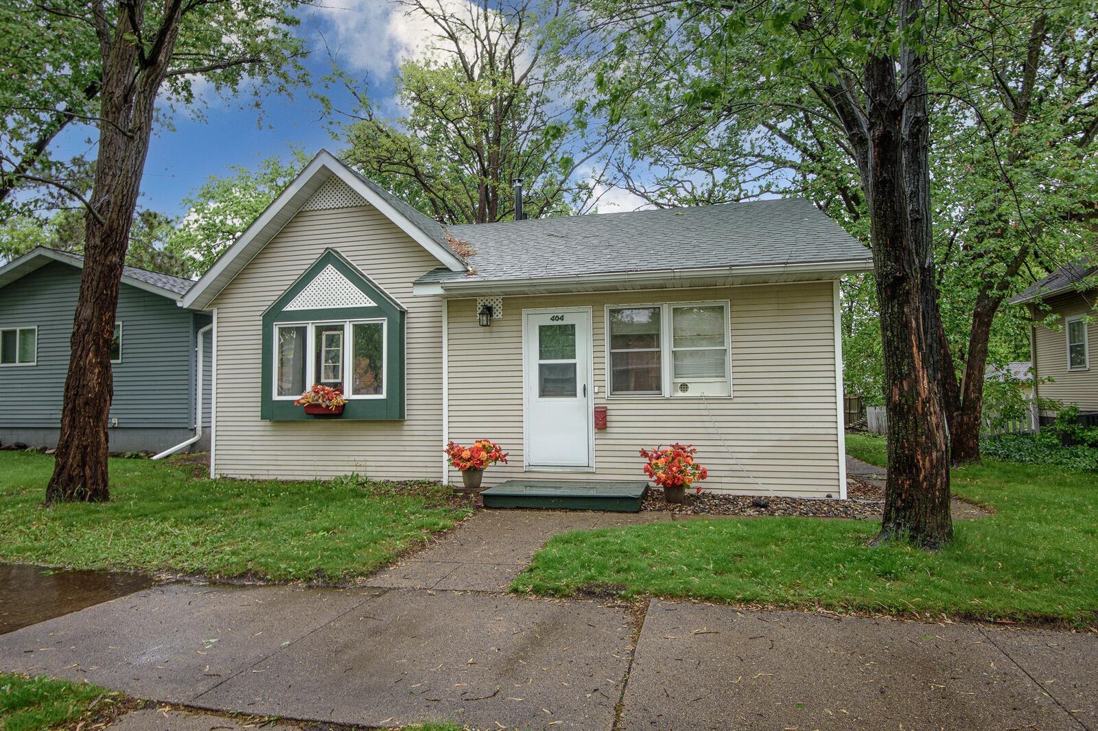 Property Photo: 404 4th Avenue NE MN 56304