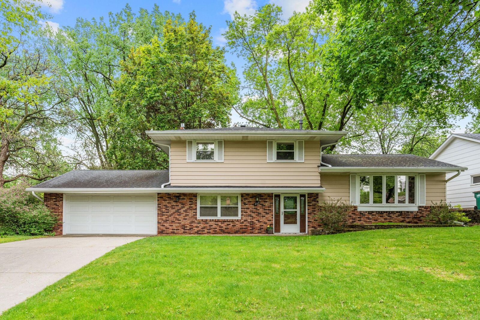 Property Photo: 868 Cobb Road MN 55126
