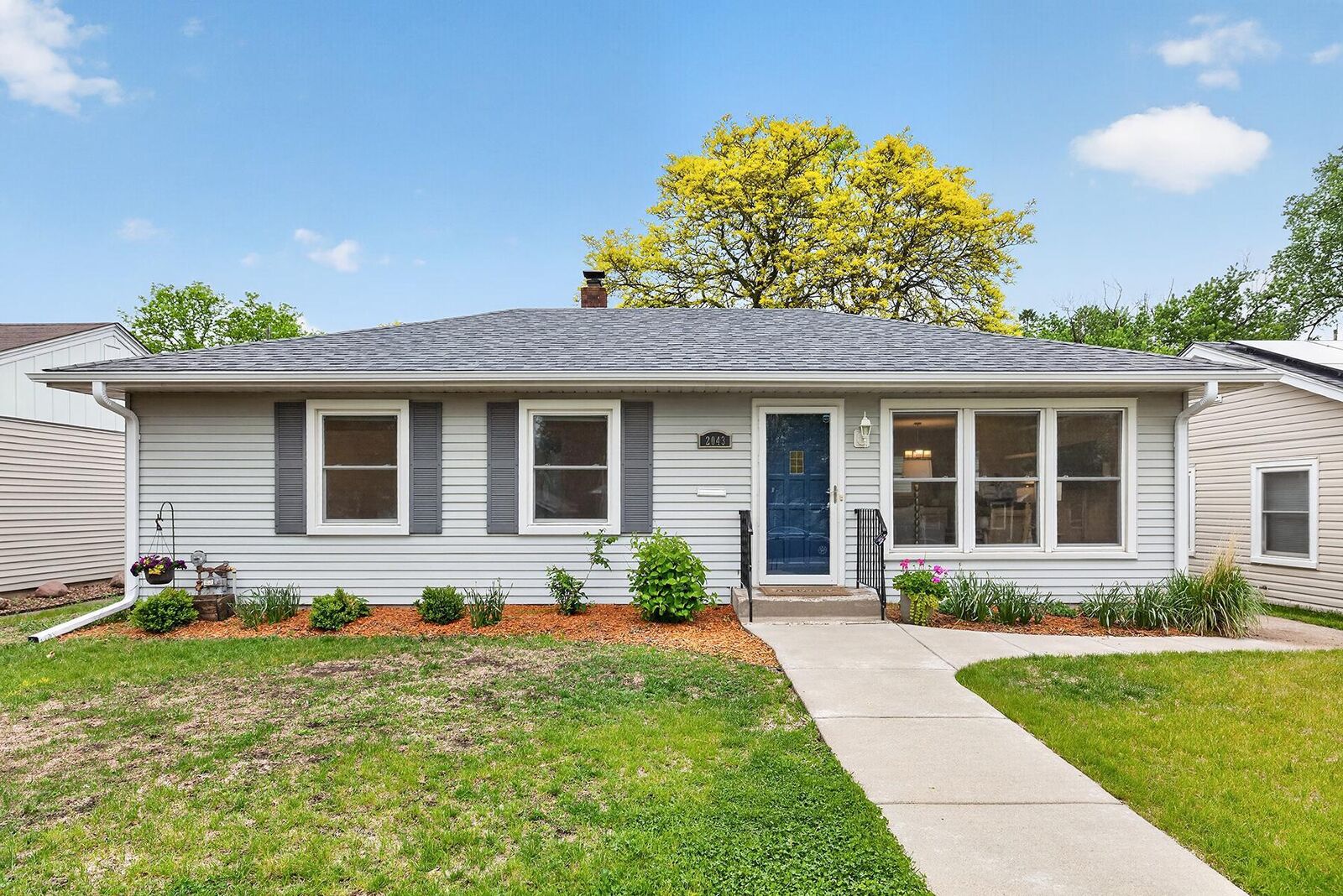 Property Photo: 2043 Ramlow Place MN 55116
