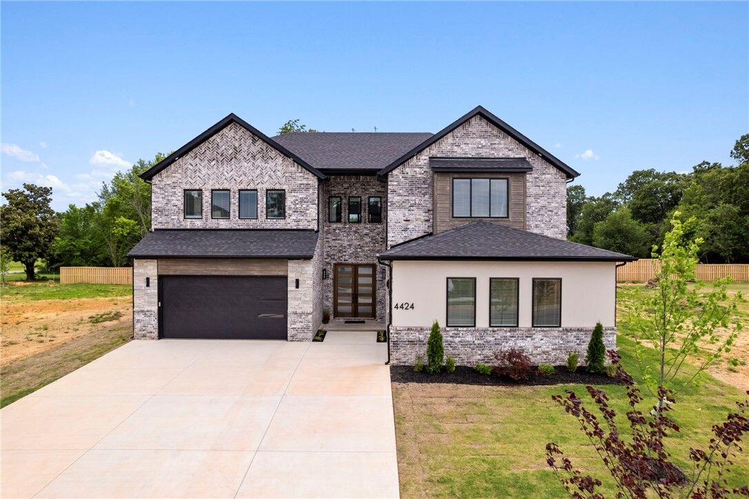 Property Photo:  4424 S 88th Street  AR 72713 