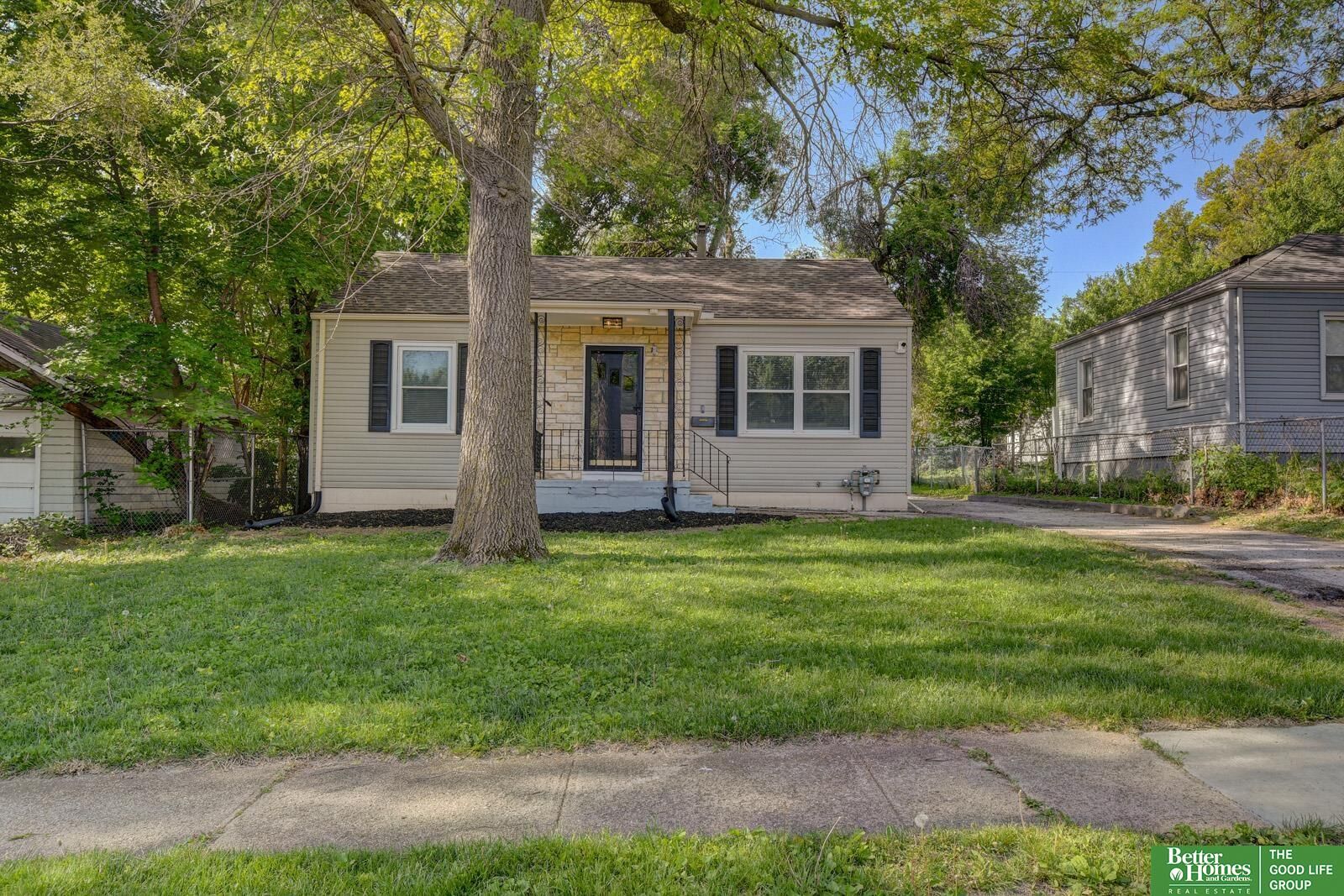 Property Photo: 5605 Manderson Street NE 68104