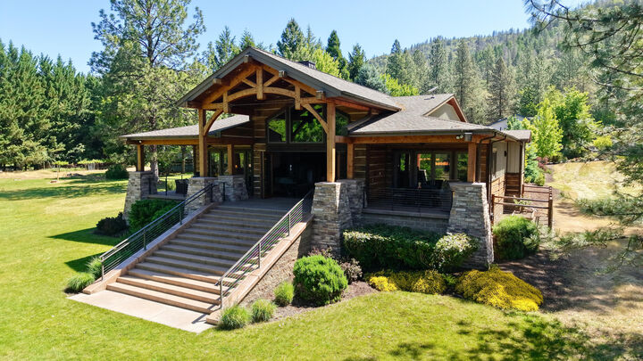 Property Photo:  1030 Anglers Place  OR 97539 