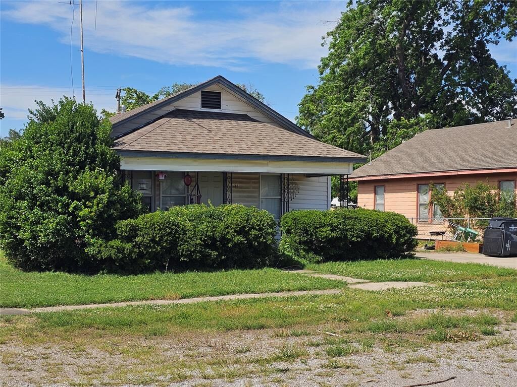 Property Photo:  115 W Ash Street  OK 73051 