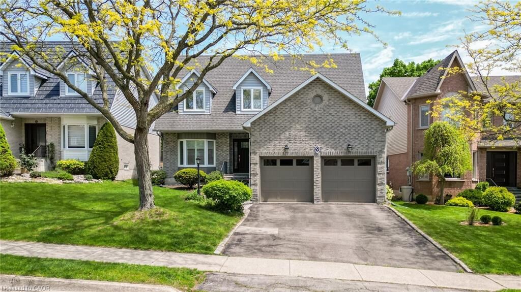 Property Photo: 9 Golfview Crescent ON L9H 6V7