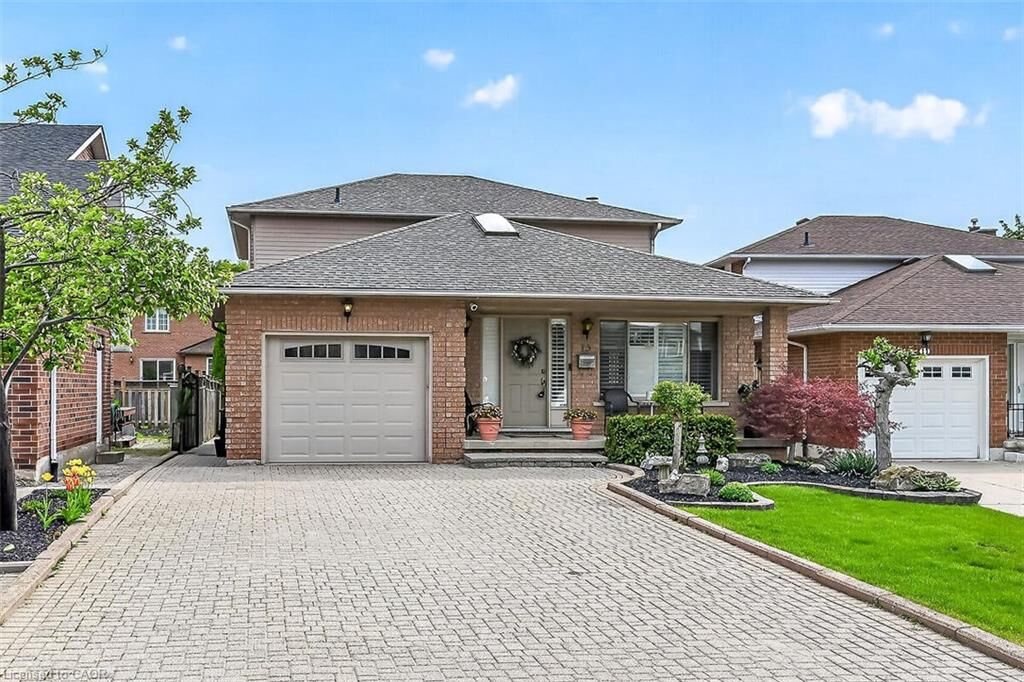 Property Photo: 15 Gabriele Court ON L8G 5C4
